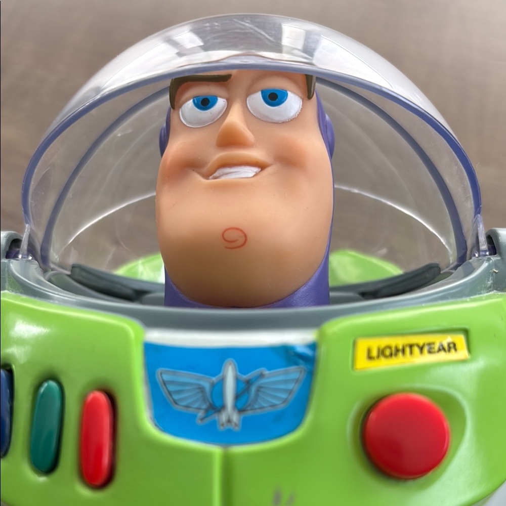 Buzz Lightyear Action Figure - Picture 9 of 15